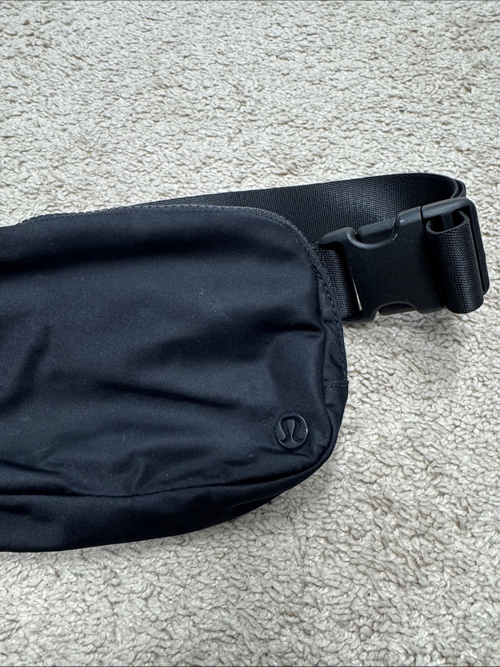 lululemon everywhere 1L Black Belt Bag with Buckle Strap